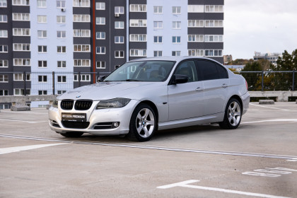 Продажа BMW 3 серии V (E90/E91/E92/E93) Рестайлинг 320i 2.0 AT (170 л.с.) 2011 Серебристый в Автодом