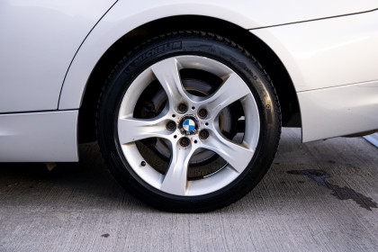 Купить BMW 3 серии V (E90/E91/E92/E93) Рестайлинг 320i 2.0 AT (170 л.с.) 2011 Серебристый в Автодом Продажа BMW 3 серии V (E90/E91/E92/E93) Рестайлинг 320i 2.0 AT (170 л.с.) 2011 Серебристый в Автодом