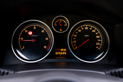 Купить Opel Astra H 1.7 MT (80 л.с.) 2005 Черный в Автодом Продажа Opel Astra H 1.7 MT (80 л.с.) 2005 Черный в Автодом