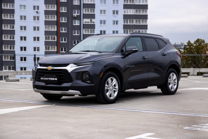 Продажа Chevrolet Blazer III 2.0 AT (227 л.с.) 2022 Серый в Автодом