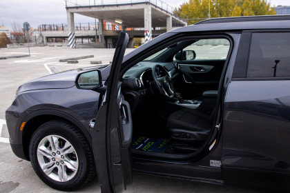 Продажа Chevrolet Blazer III 2.0 AT (227 л.с.) 2022 Серый в Автодом