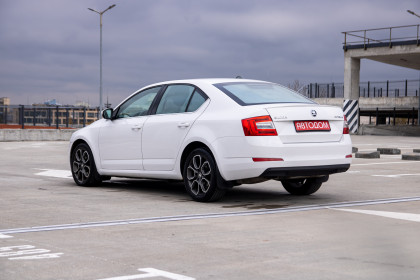 Продажа Skoda Octavia III (A7) 1.8 AMT (180 л.с.) 2014 Белый в Автодом