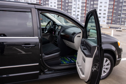 Продажа Chrysler Voyager V Grand 2.8 AT (163 л.с.) 2009 Черный в Автодом