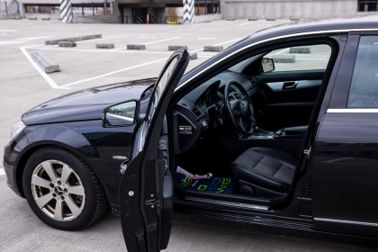 Продажа Mercedes-Benz C-Класс III (W204) 200 1.8 AT (184 л.с.) 2009 Черный в Автодом