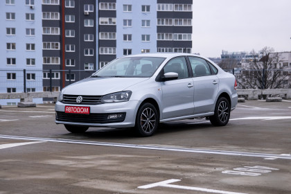 Продажа Volkswagen Polo V Рестайлинг 1.6 MT (110 л.с.) 2017 Серебристый в Автодом