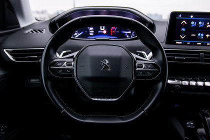 Продажа Peugeot 3008 II 8-speed 1.2 AT (130 л.с.) 2019 Оранжевый в Автодом