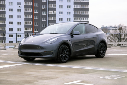 Продажа Tesla Model Y I Long Range 0.0 AT (345 л.с.) 2023 Серый в Автодом