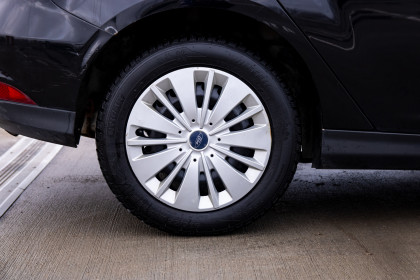 Продажа Ford Focus III Рестайлинг 1.6 AMT (105 л.с.) 2016 Черный в Автодом