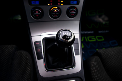 Продажа Volkswagen Passat B6 2.0 MT (136 л.с.) 2006 Серый в Автодом