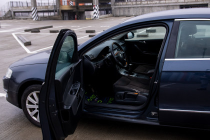 Продажа Volkswagen Passat B6 2.0 MT (136 л.с.) 2006 Серый в Автодом