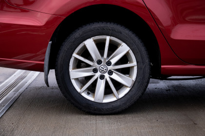 Продажа Volkswagen Polo V Рестайлинг 1.6 AT (110 л.с.) 2016 Красный в Автодом