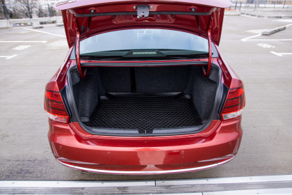 Продажа Volkswagen Polo V Рестайлинг 1.6 AT (110 л.с.) 2016 Красный в Автодом