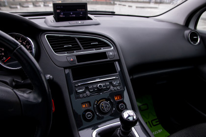 Продажа Peugeot 5008 I 1.6 MT (115 л.с.) 2012 Белый в Автодом