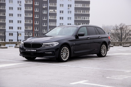 Продажа BMW 5 серии VII (G30/G31) 520d 2.0 AT (190 л.с.) 2017 Черный в Автодом