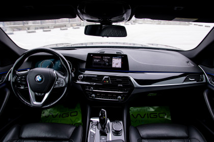 Продажа BMW 5 серии VII (G30/G31) 520d 2.0 AT (190 л.с.) 2017 Черный в Автодом