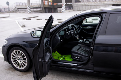 Продажа BMW 5 серии VII (G30/G31) 520d 2.0 AT (190 л.с.) 2017 Черный в Автодом