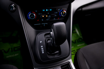 Продажа Ford Kuga II Рестайлинг 2.5 AT (150 л.с.) 2019 Серебристый в Автодом