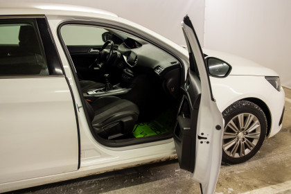 Продажа Peugeot 308 II Рестайлинг 1.5 MT (131 л.с.) 2019 Белый в Автодом