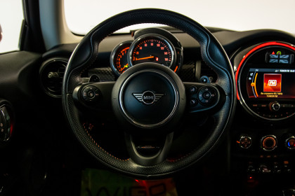 Продажа Mini Hatch III (F55/F56) Рестайлинг Cooper S 2.0 AMT (192 л.с.) 2019 Красный в Автодом