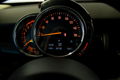 Продажа Mini Hatch III (F55/F56) Рестайлинг Cooper S 2.0 AMT (192 л.с.) 2019 Красный в Автодом