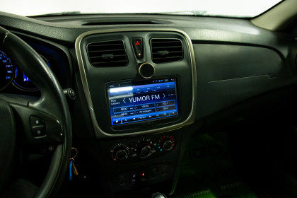 Продажа Renault Logan II 1.6 AT (102 л.с.) 2018 Черный в Автодом