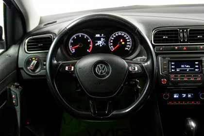 Продажа Volkswagen Polo V Рестайлинг 1.6 AT (110 л.с.) 2017 Синий в Автодом