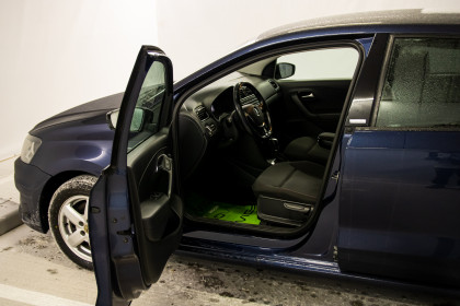 Продажа Volkswagen Polo V Рестайлинг 1.6 AT (110 л.с.) 2017 Синий в Автодом