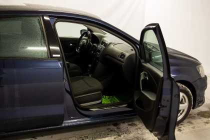 Продажа Volkswagen Polo V Рестайлинг 1.6 AT (110 л.с.) 2017 Синий в Автодом