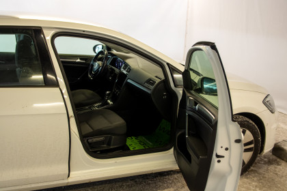 Продажа Volkswagen Golf VII Рестайлинг e-Golf 0.0 AT (136 л.с.) 2018 Белый в Автодом
