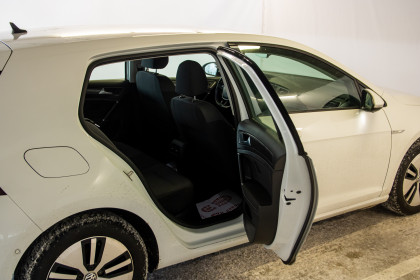 Продажа Volkswagen Golf VII Рестайлинг e-Golf 0.0 AT (136 л.с.) 2018 Белый в Автодом