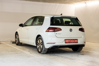 Продажа Volkswagen Golf VII Рестайлинг e-Golf 0.0 AT (136 л.с.) 2018 Белый в Автодом
