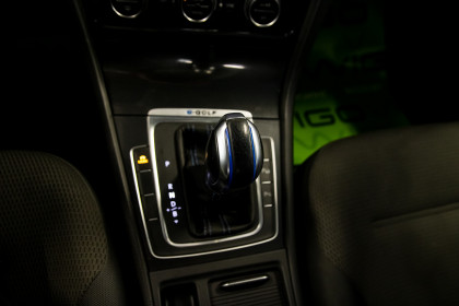 Продажа Volkswagen Golf VII Рестайлинг e-Golf 0.0 AT (136 л.с.) 2018 Белый в Автодом