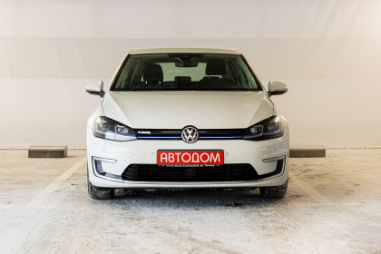 Продажа Volkswagen Golf VII Рестайлинг e-Golf 0.0 AT (136 л.с.) 2018 Белый в Автодом