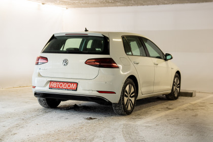 Продажа Volkswagen Golf VII Рестайлинг e-Golf 0.0 AT (136 л.с.) 2018 Белый в Автодом