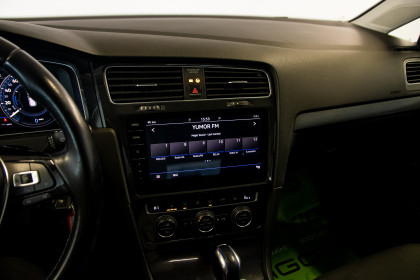 Продажа Volkswagen Golf VII Рестайлинг e-Golf 0.0 AT (136 л.с.) 2018 Белый в Автодом