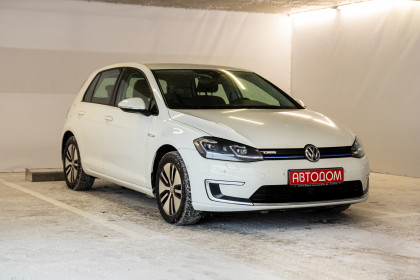 Продажа Volkswagen Golf VII Рестайлинг e-Golf 0.0 AT (136 л.с.) 2018 Белый в Автодом