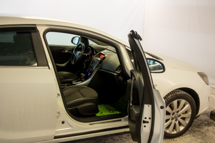 Продажа Opel Astra J 1.6 AT (180 л.с.) 2011 Белый в Автодом