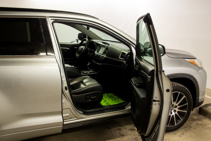 Продажа Toyota Highlander III (U50) Рестайлинг 3.5 AT (249 л.с.) 2017 Серебристый в Автодом