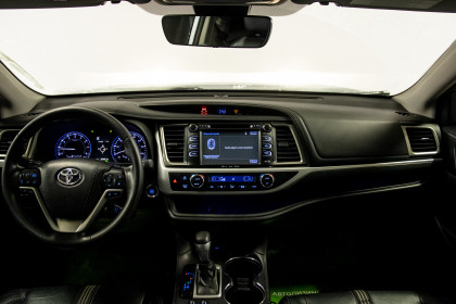Продажа Toyota Highlander III (U50) Рестайлинг 3.5 AT (249 л.с.) 2017 Серебристый в Автодом