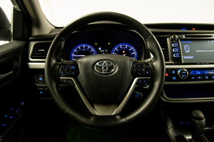 Продажа Toyota Highlander III (U50) Рестайлинг 3.5 AT (249 л.с.) 2017 Серебристый в Автодом