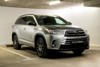Продажа Toyota Highlander III (U50) Рестайлинг 3.5 AT (249 л.с.) 2017 Серебристый в Автодом