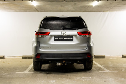 Продажа Toyota Highlander III (U50) Рестайлинг 3.5 AT (249 л.с.) 2017 Серебристый в Автодом