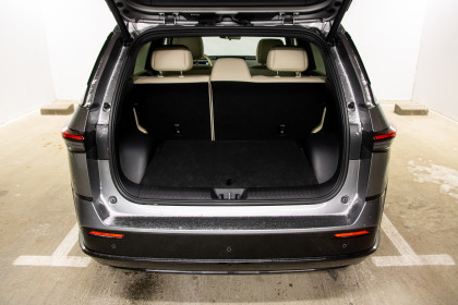 Продажа Toyota bZ3X I 58.3 kWh 0.0 AT (204 л.с.) 2025 Серый в Автодом