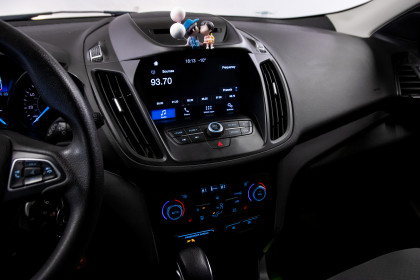 Продажа Ford Escape III Рестайлинг 1.5 AT (182 л.с.) 2018 Серебристый в Автодом