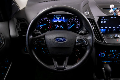 Продажа Ford Escape III Рестайлинг 1.5 AT (182 л.с.) 2018 Серебристый в Автодом