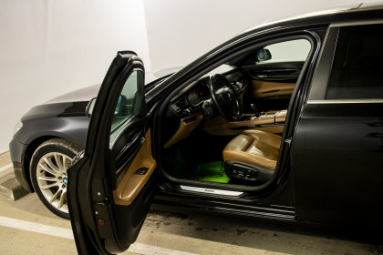 Продажа BMW 7 серии V (F01/F02/F04) Рестайлинг 750Ld xDrive 3.0 AT (381 л.с.) 2013 Черный в Автодом