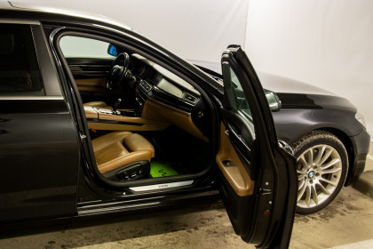 Продажа BMW 7 серии V (F01/F02/F04) Рестайлинг 750Ld xDrive 3.0 AT (381 л.с.) 2013 Черный в Автодом