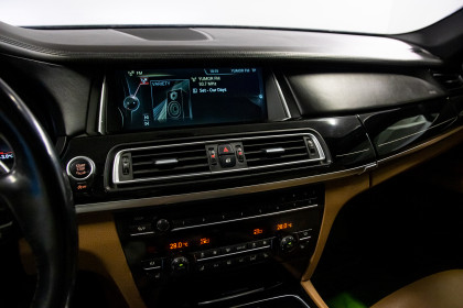 Продажа BMW 7 серии V (F01/F02/F04) Рестайлинг 750Ld xDrive 3.0 AT (381 л.с.) 2013 Черный в Автодом