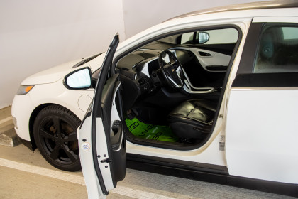 Продажа Chevrolet Volt I 1.4 CVT (86 л.с.) 2011 Белый в Автодом