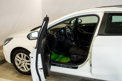 Продажа Opel Astra K 1.6 MT (136 л.с.) 2017 Белый в Автодом